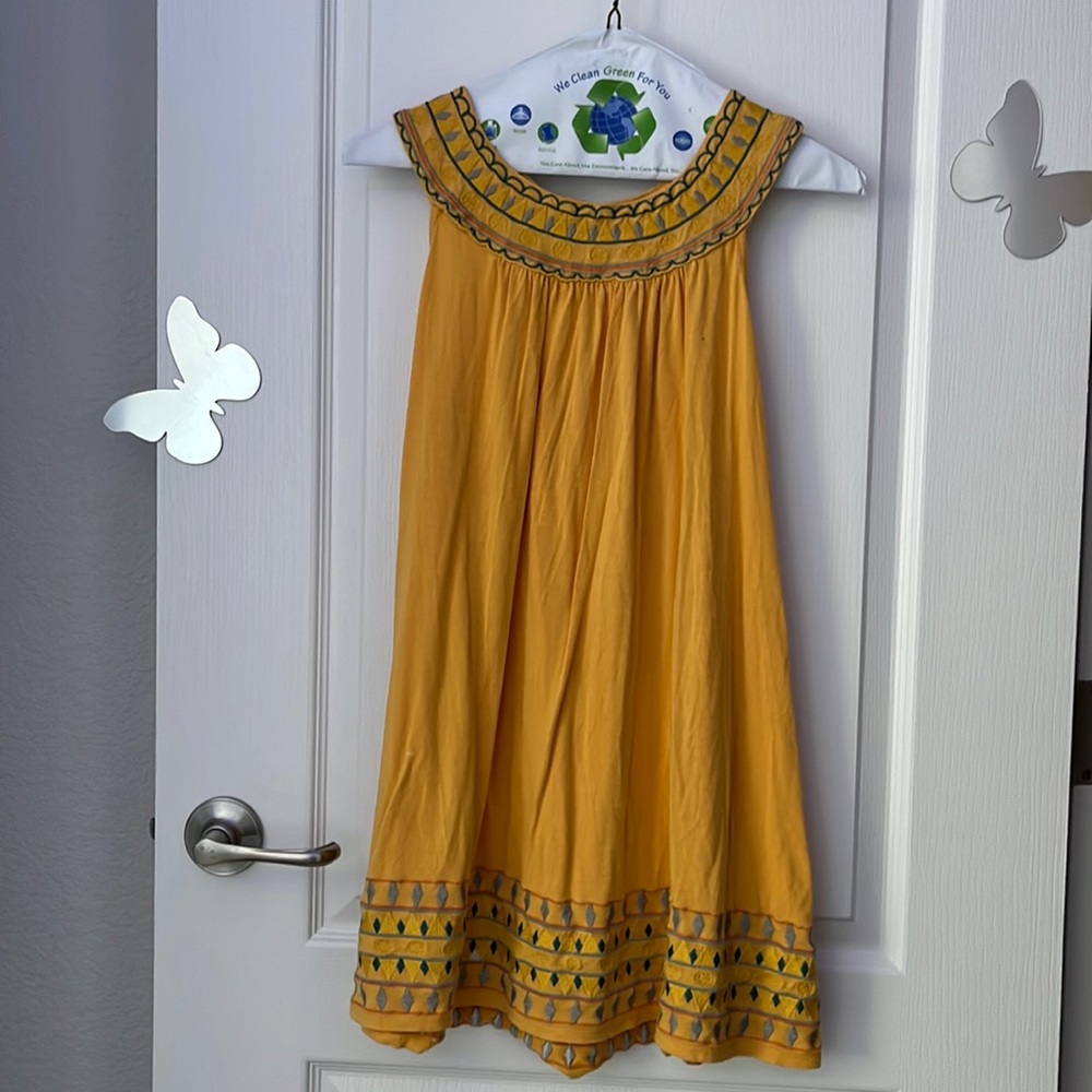 This brand is twenty-one and the color is a mustard yellow.